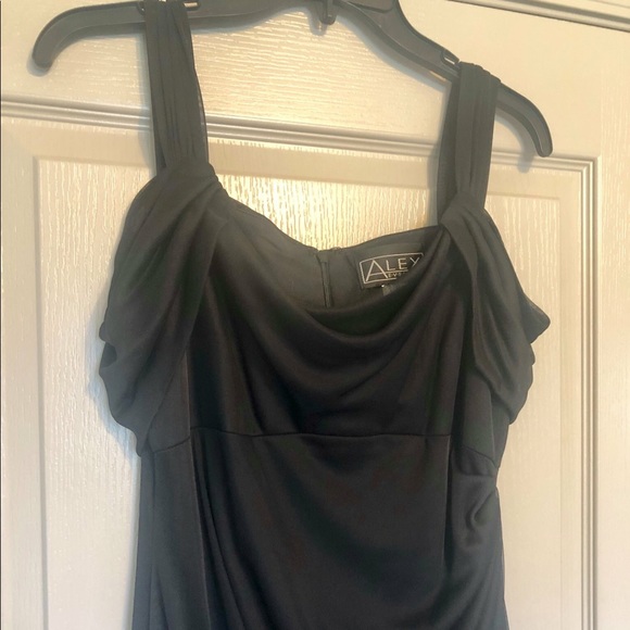 Ball Gowns - Picture 3 of 5